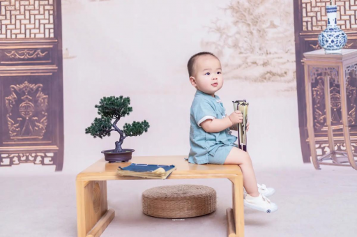 南通宝宝眼睛肿是什么原因